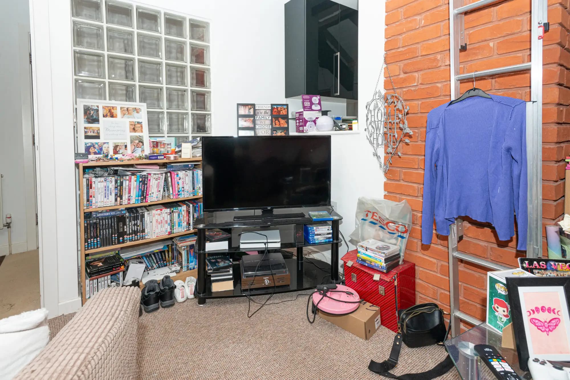property photo 5 of 17