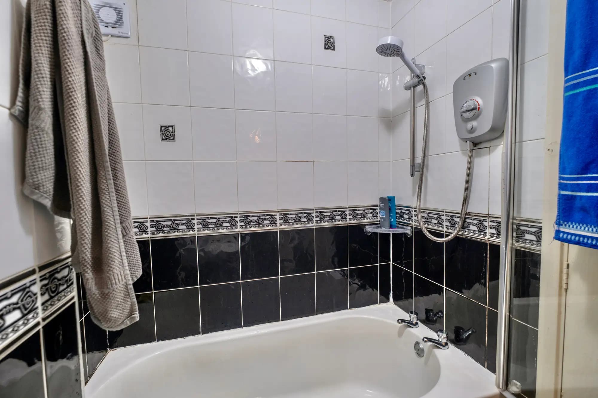 property photo 9 of 22