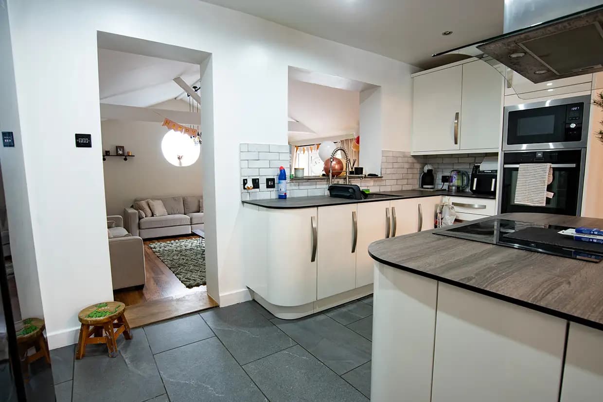 property photo 6 of 15