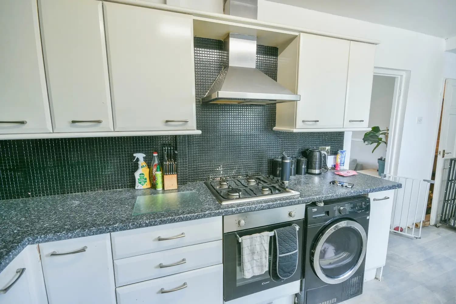 property photo 6 of 24