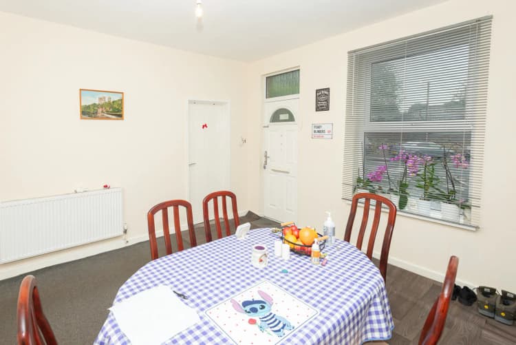 property photo 5 of 27