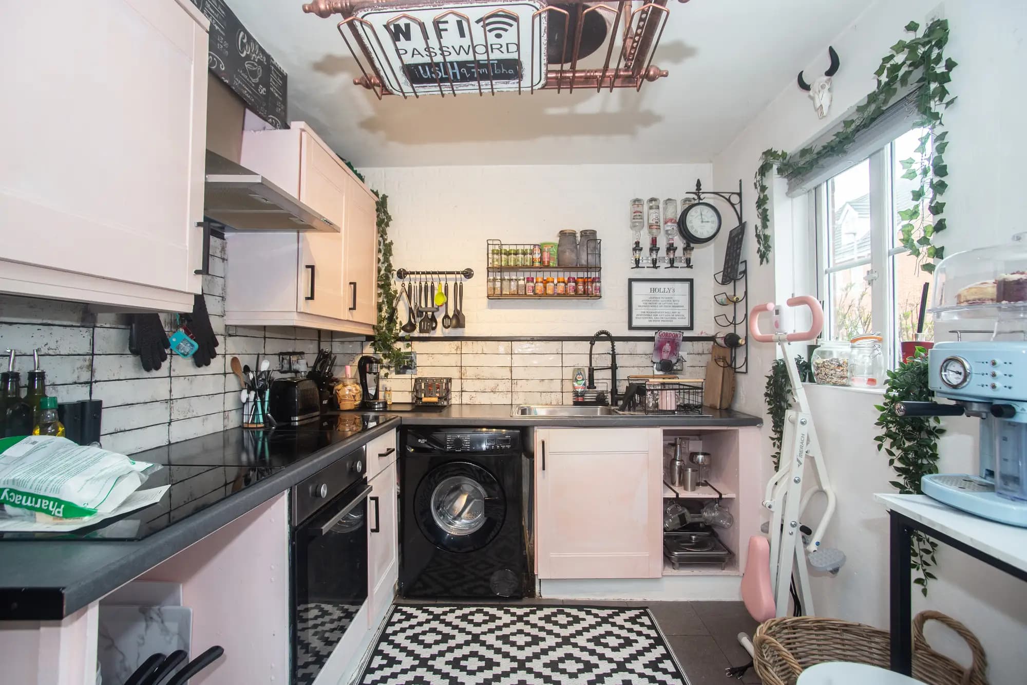 property photo 6 of 17