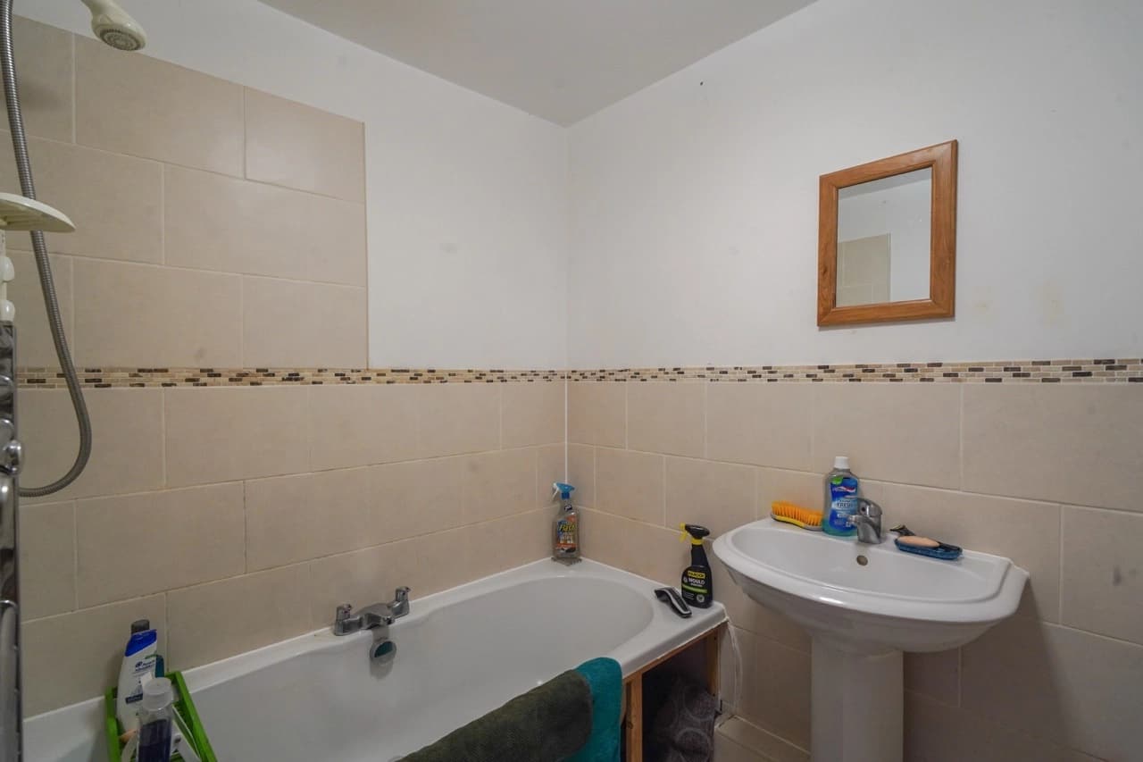 property photo 6 of 16