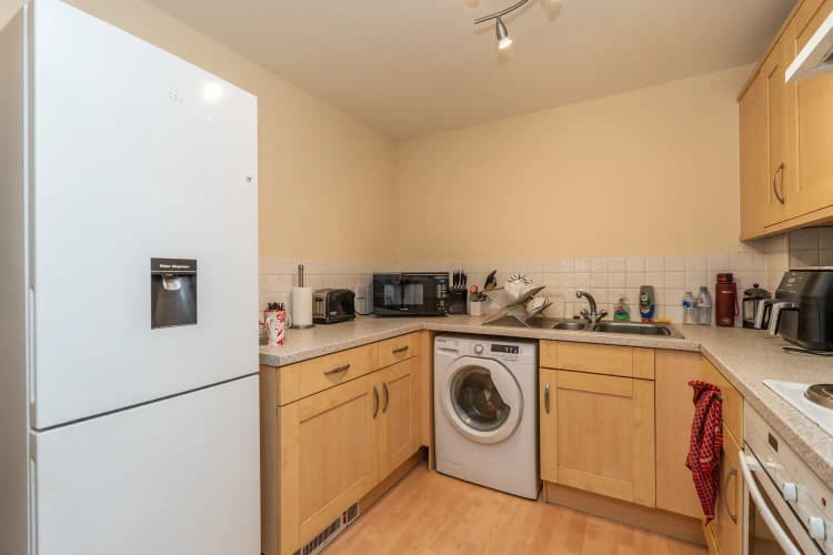 property photo 8 of 32