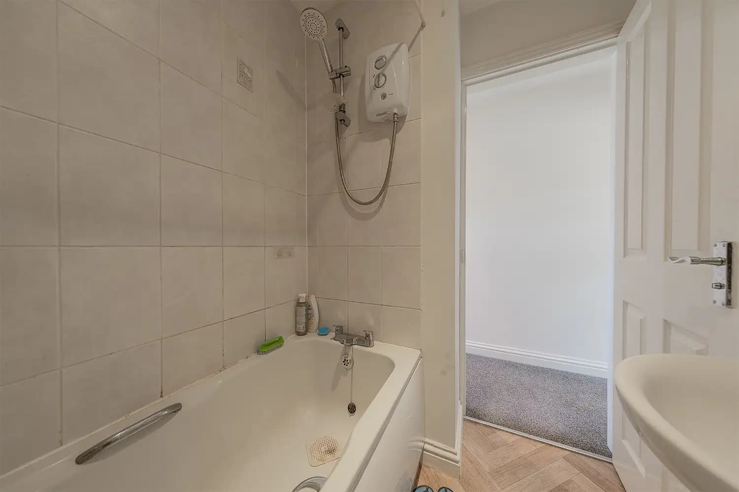 property photo 9 of 17