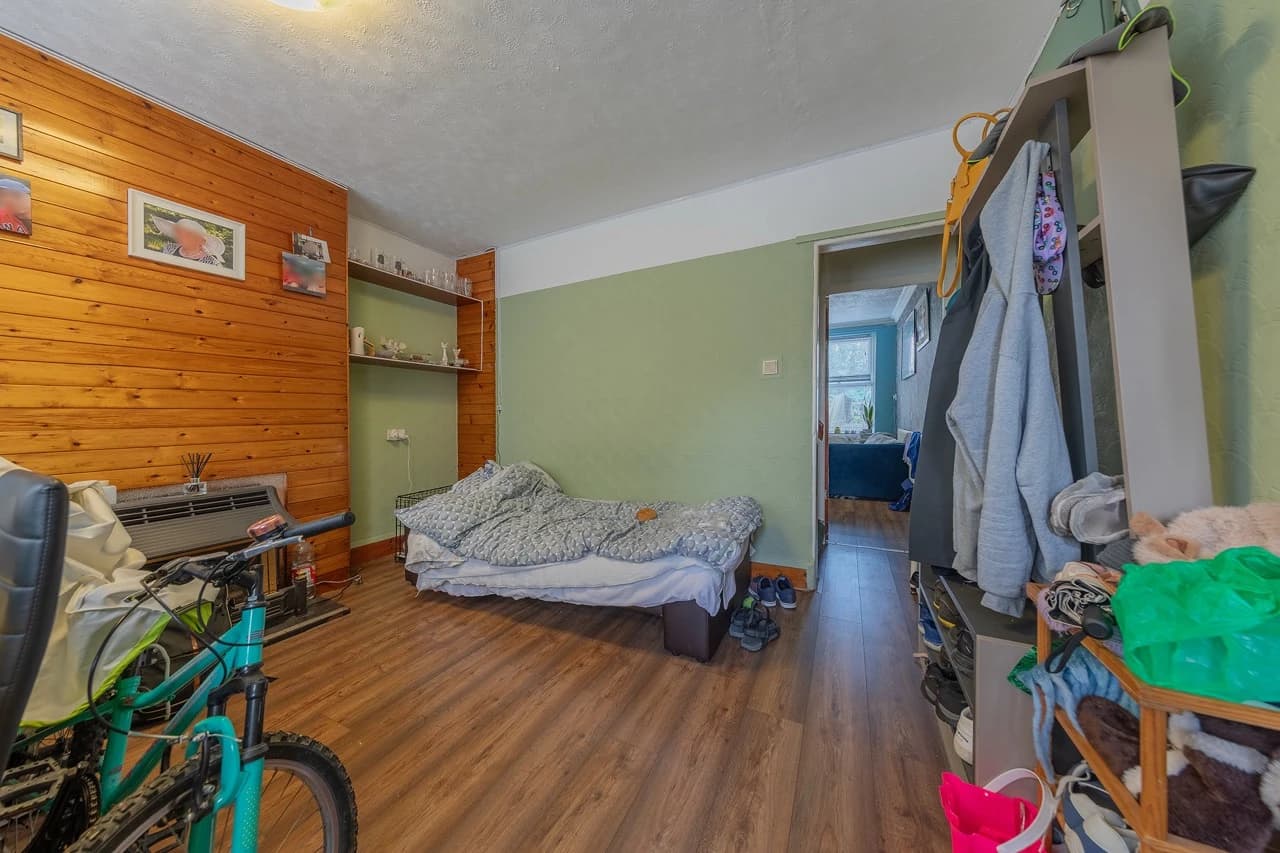 property photo 11 of 20