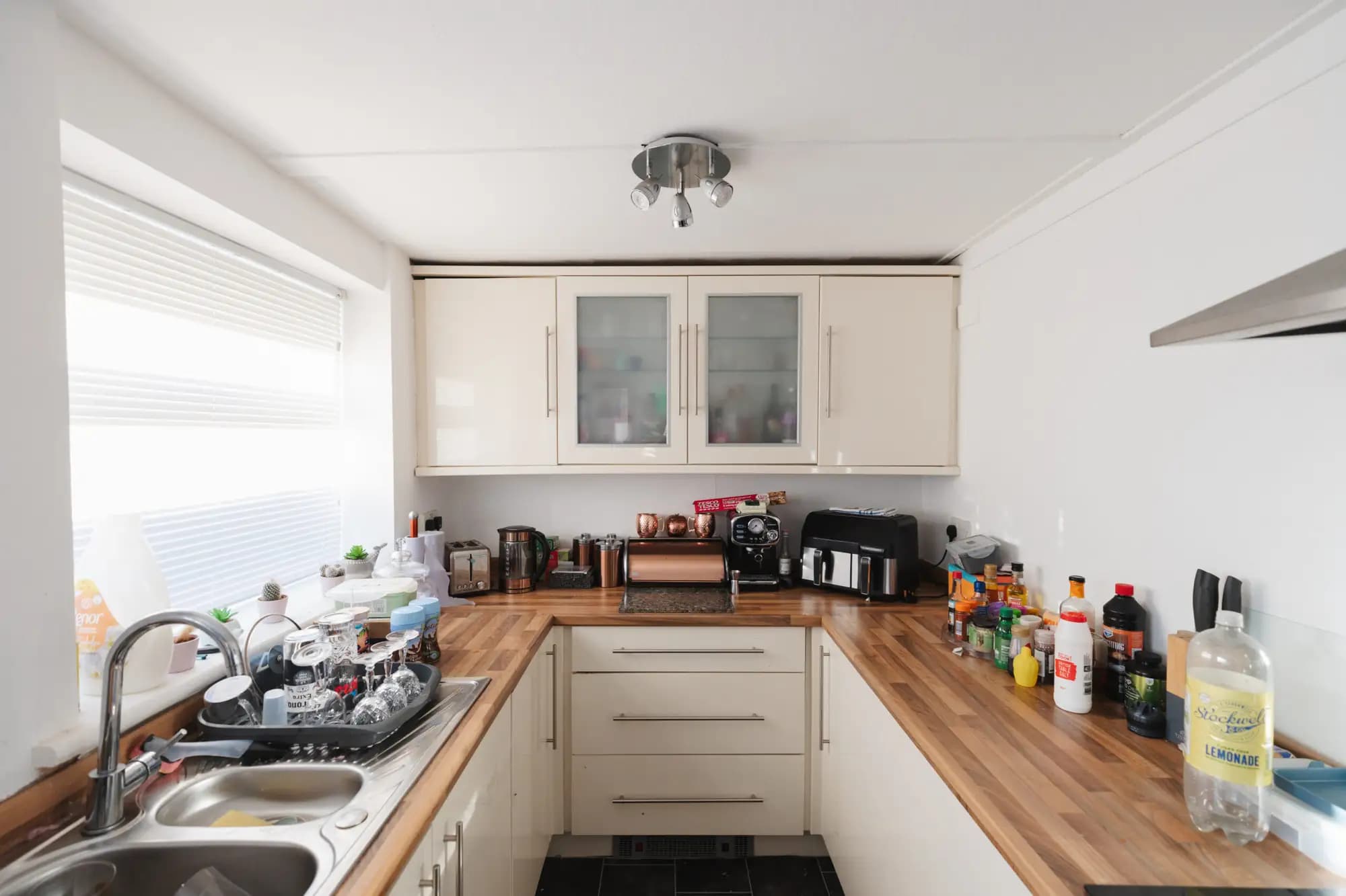 property photo 10 of 17