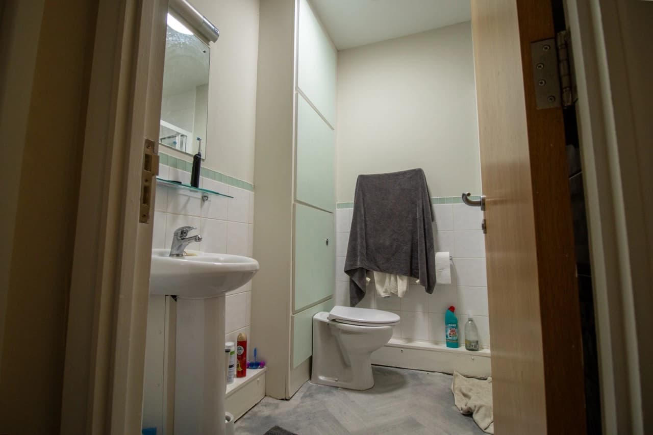 property photo 8 of 11