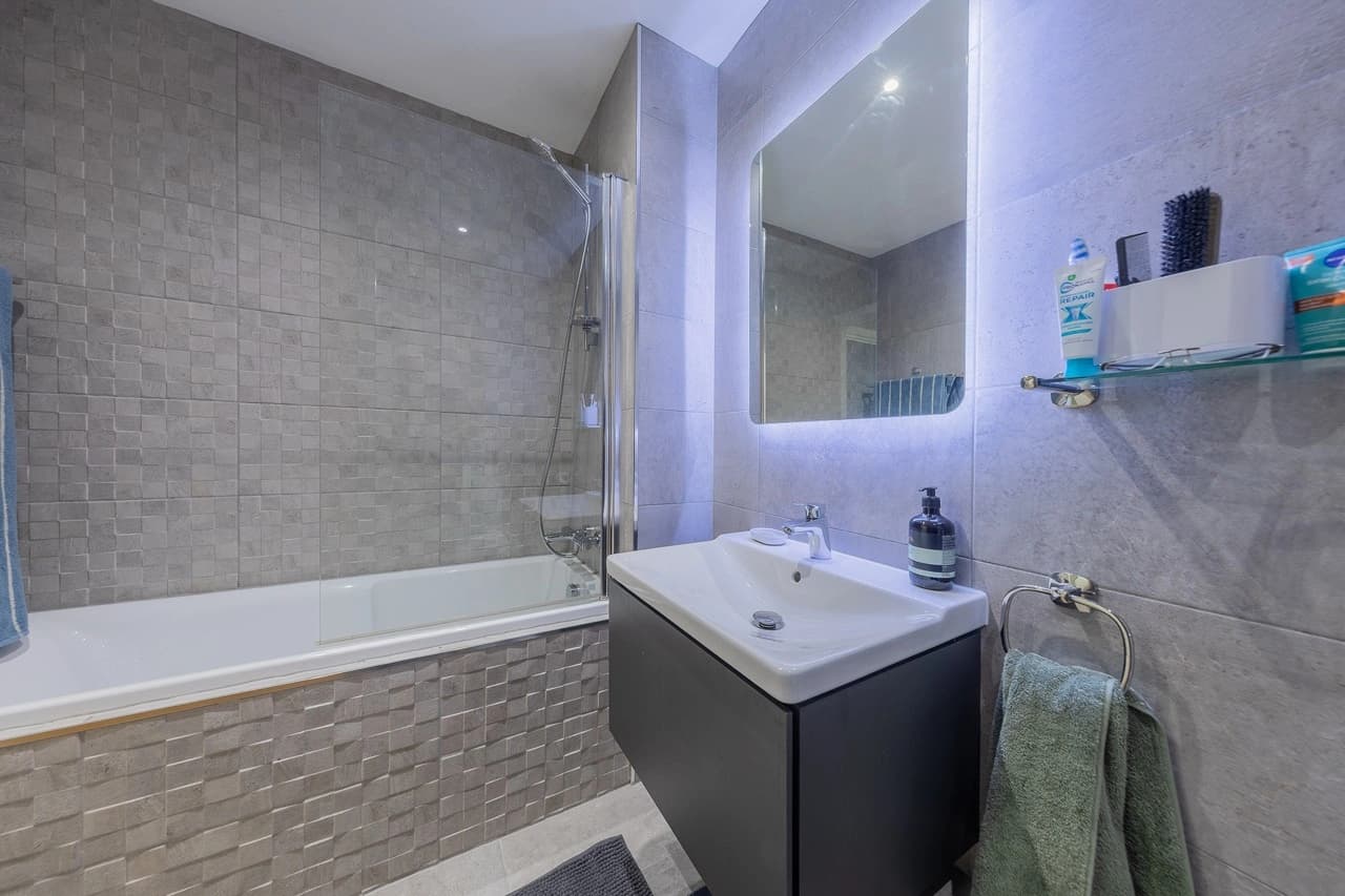 property photo 10 of 23