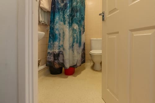 property photo 9 of 17