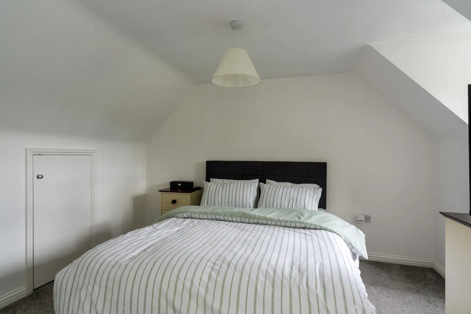 property photo 23 of 38