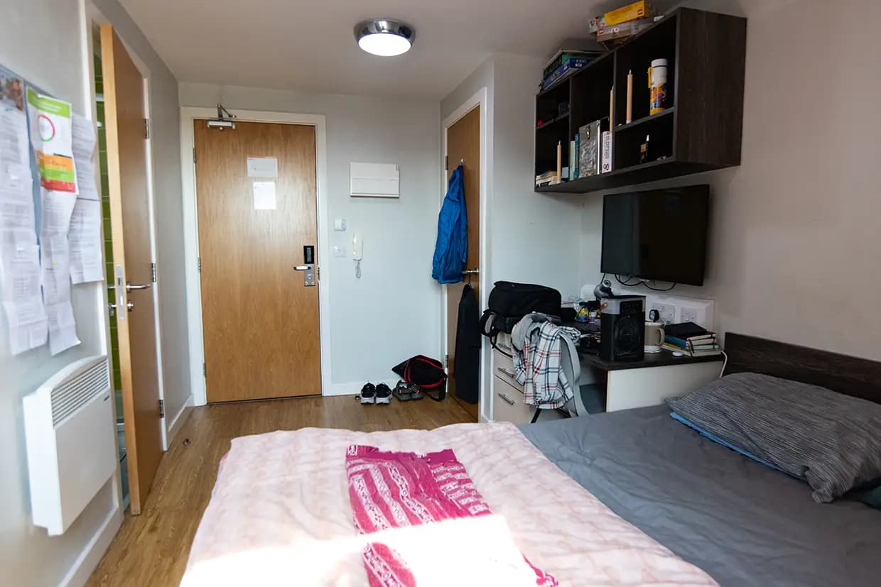 property photo 8 of 12