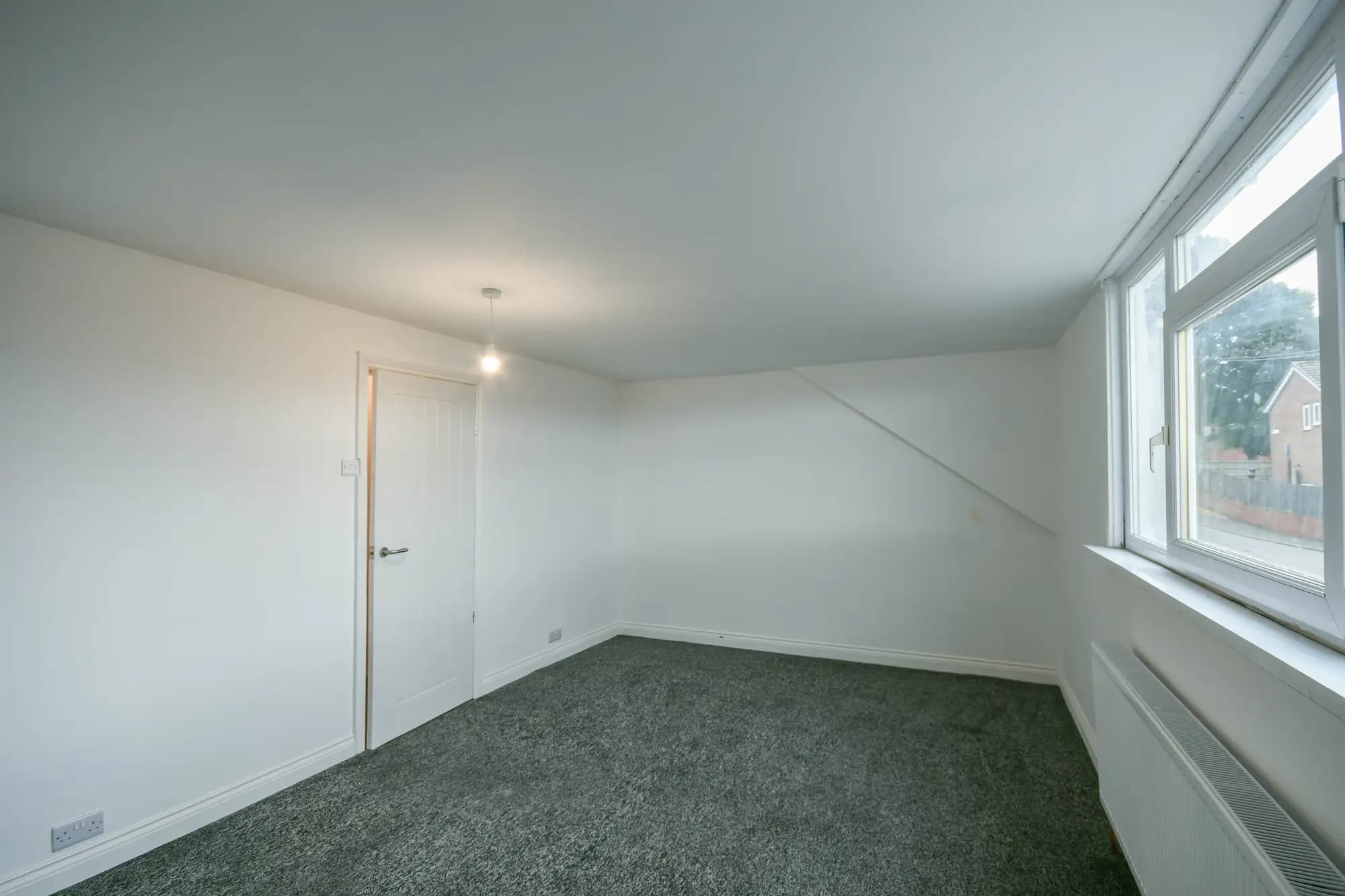 property photo 13 of 18