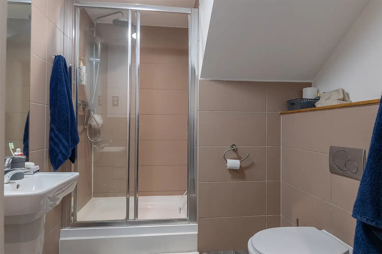 property photo 13 of 33