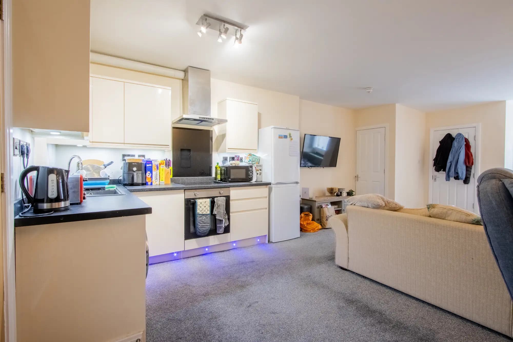 property photo 13 of 30