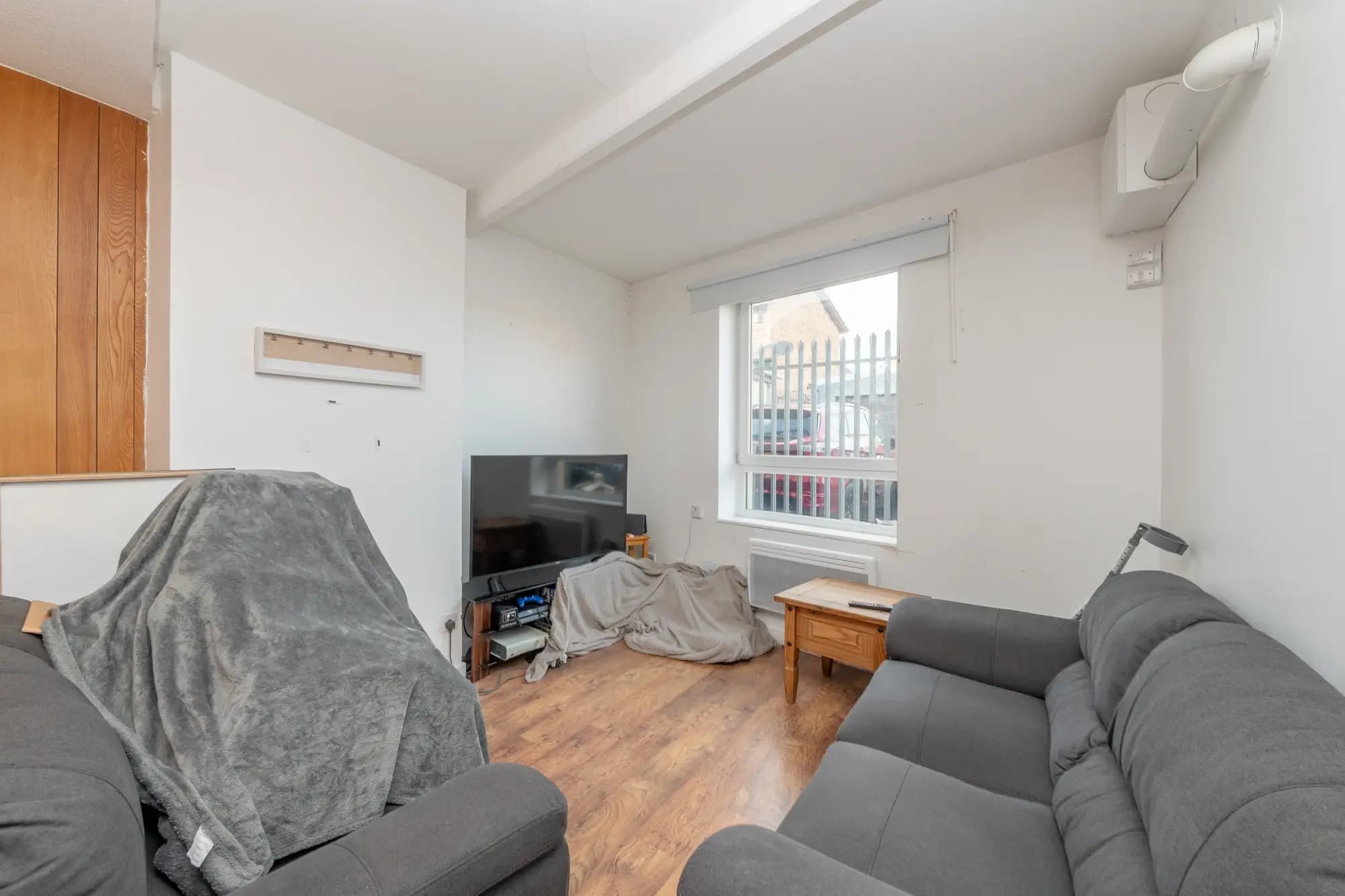 property photo 4 of 17