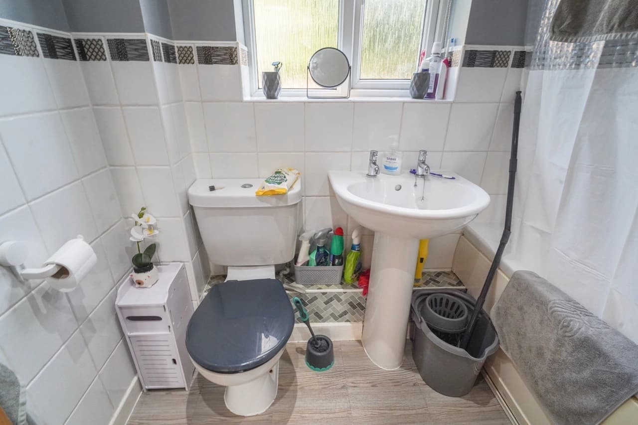 property photo 6 of 20