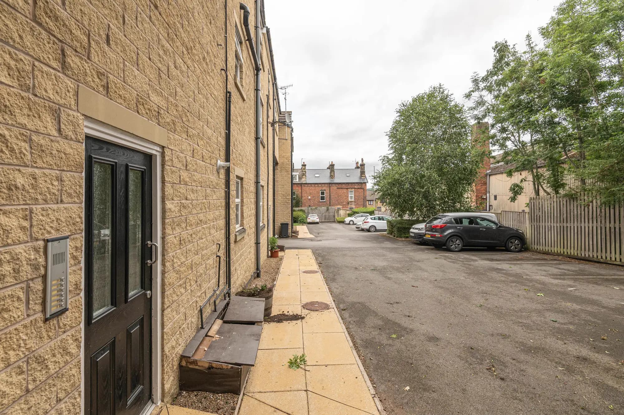 property photo 13 of 14