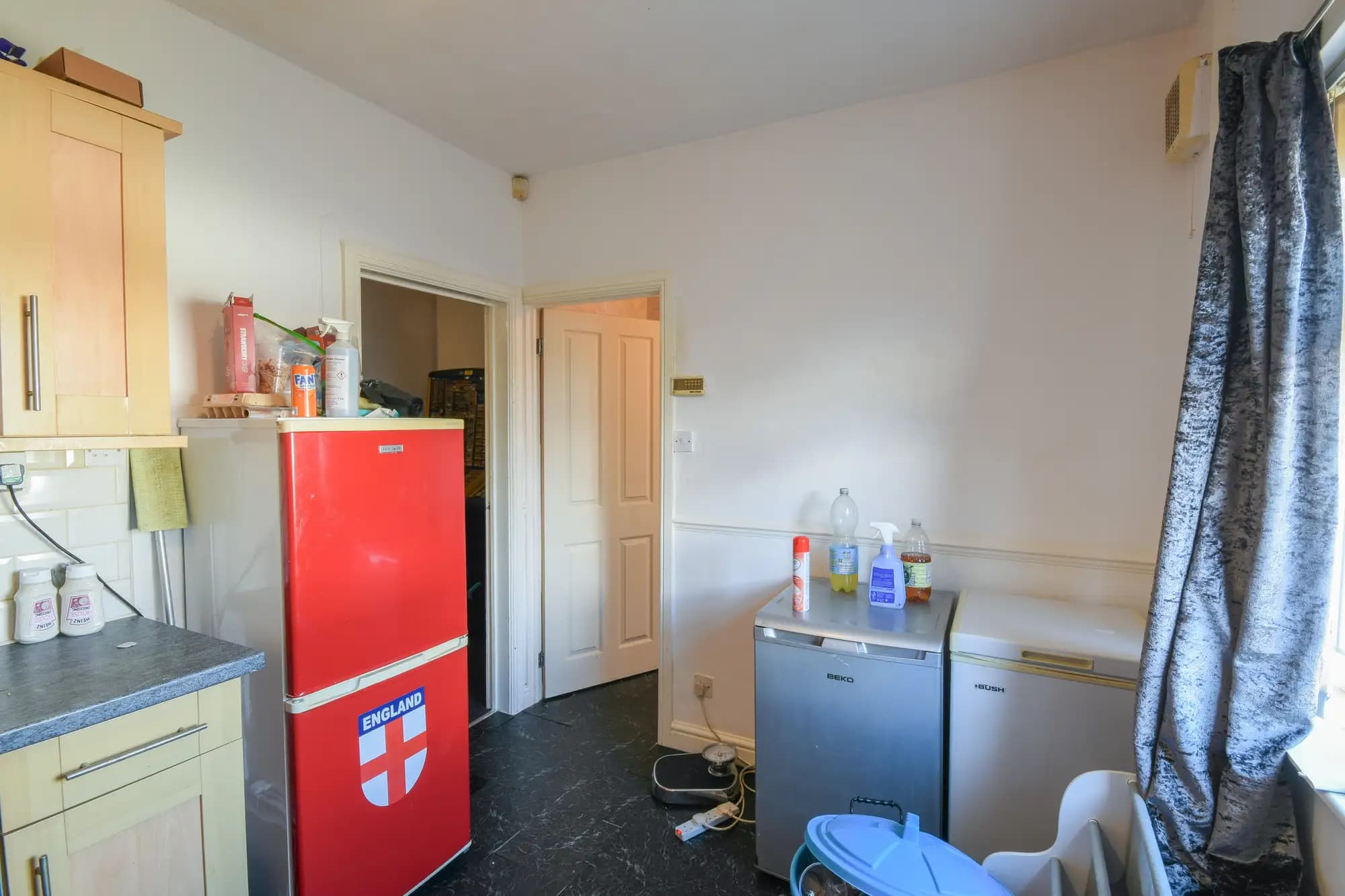 property photo 5 of 18