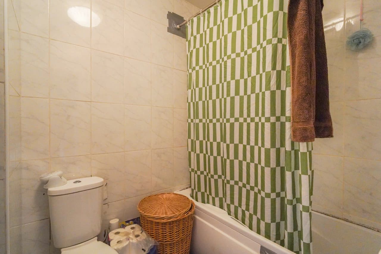 property photo 7 of 18