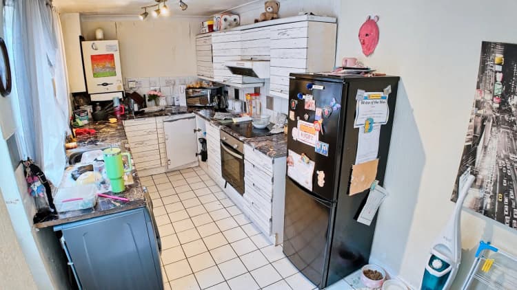 property photo 5 of 16