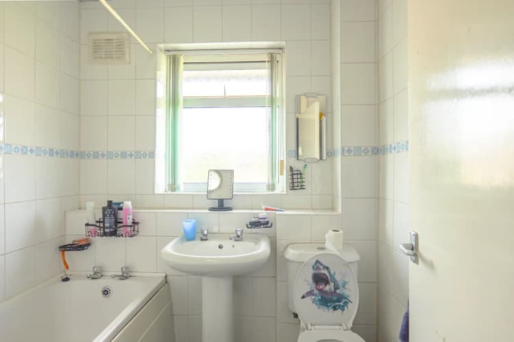 property photo 8 of 21