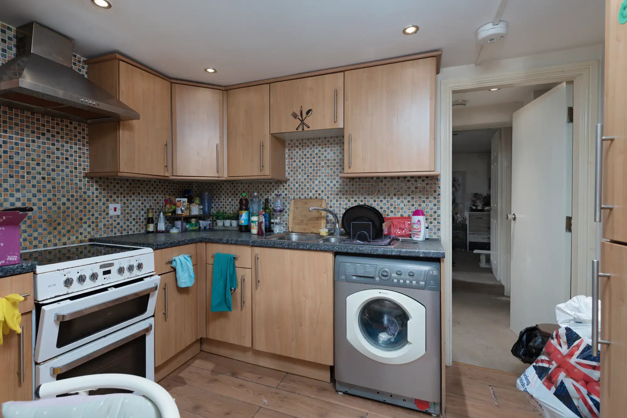 property photo 9 of 32