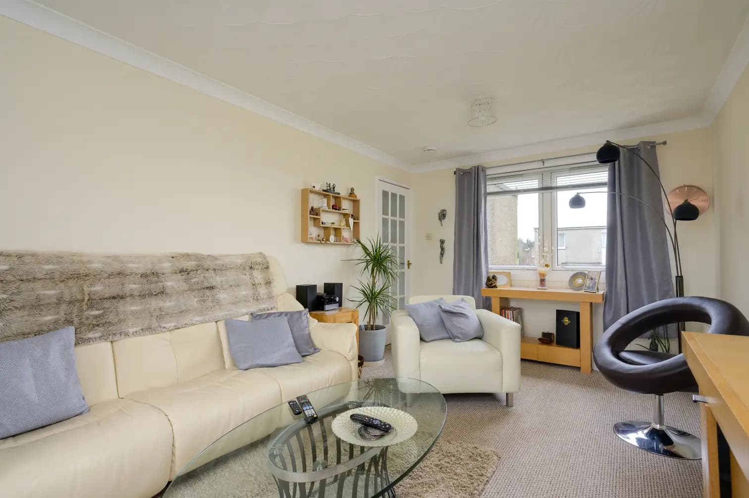 property photo 6 of 19