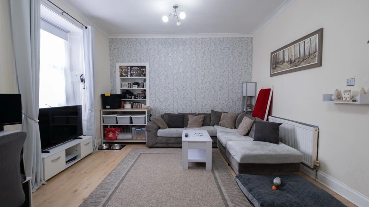 property photo 2 of 22