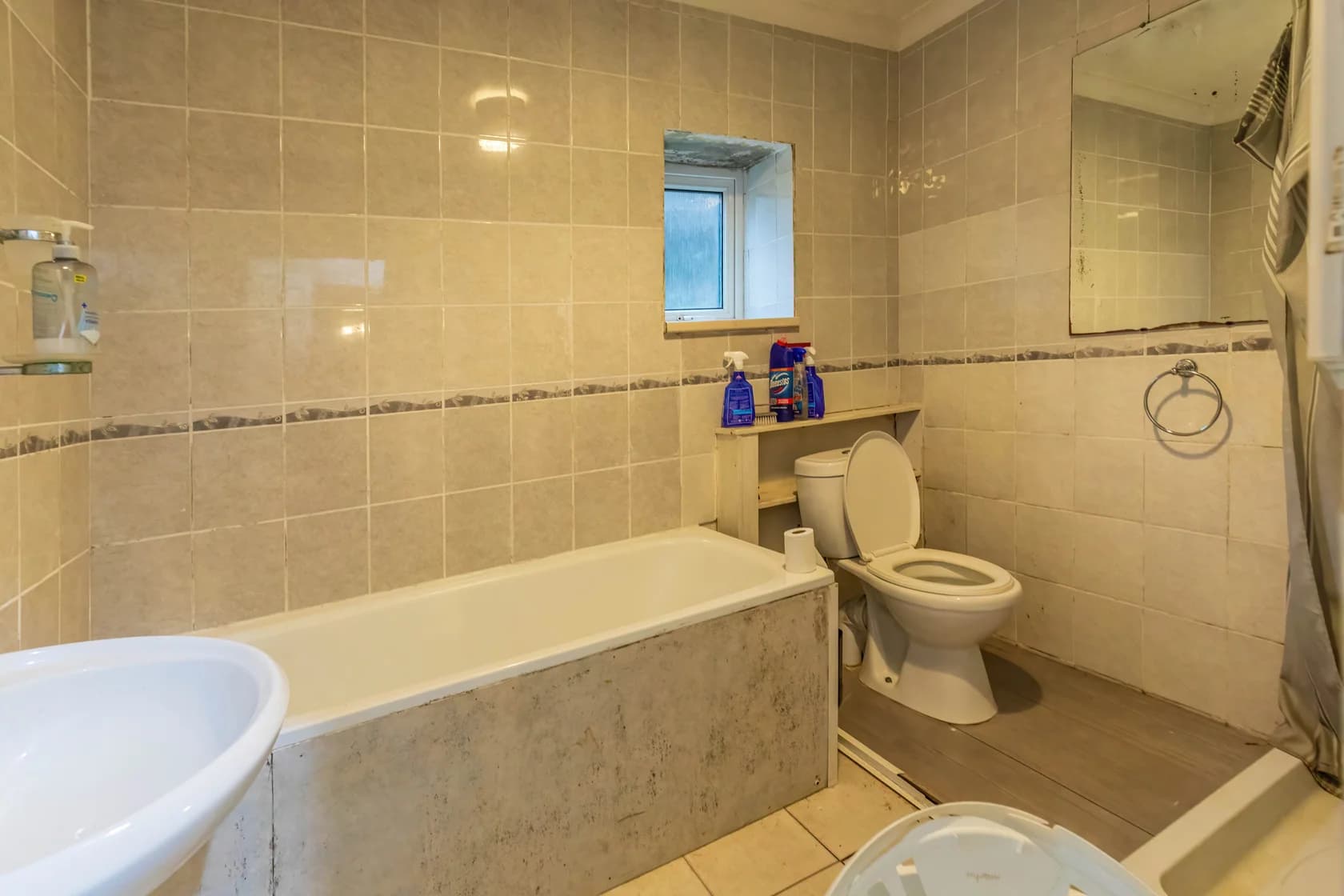 property photo 9 of 17