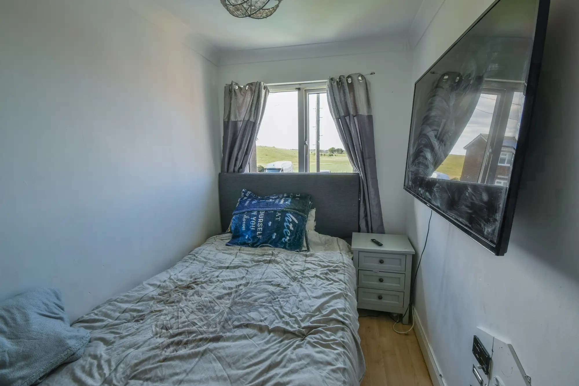 property photo 9 of 18