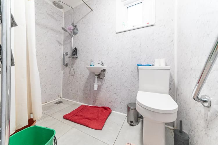 property photo 5 of 22