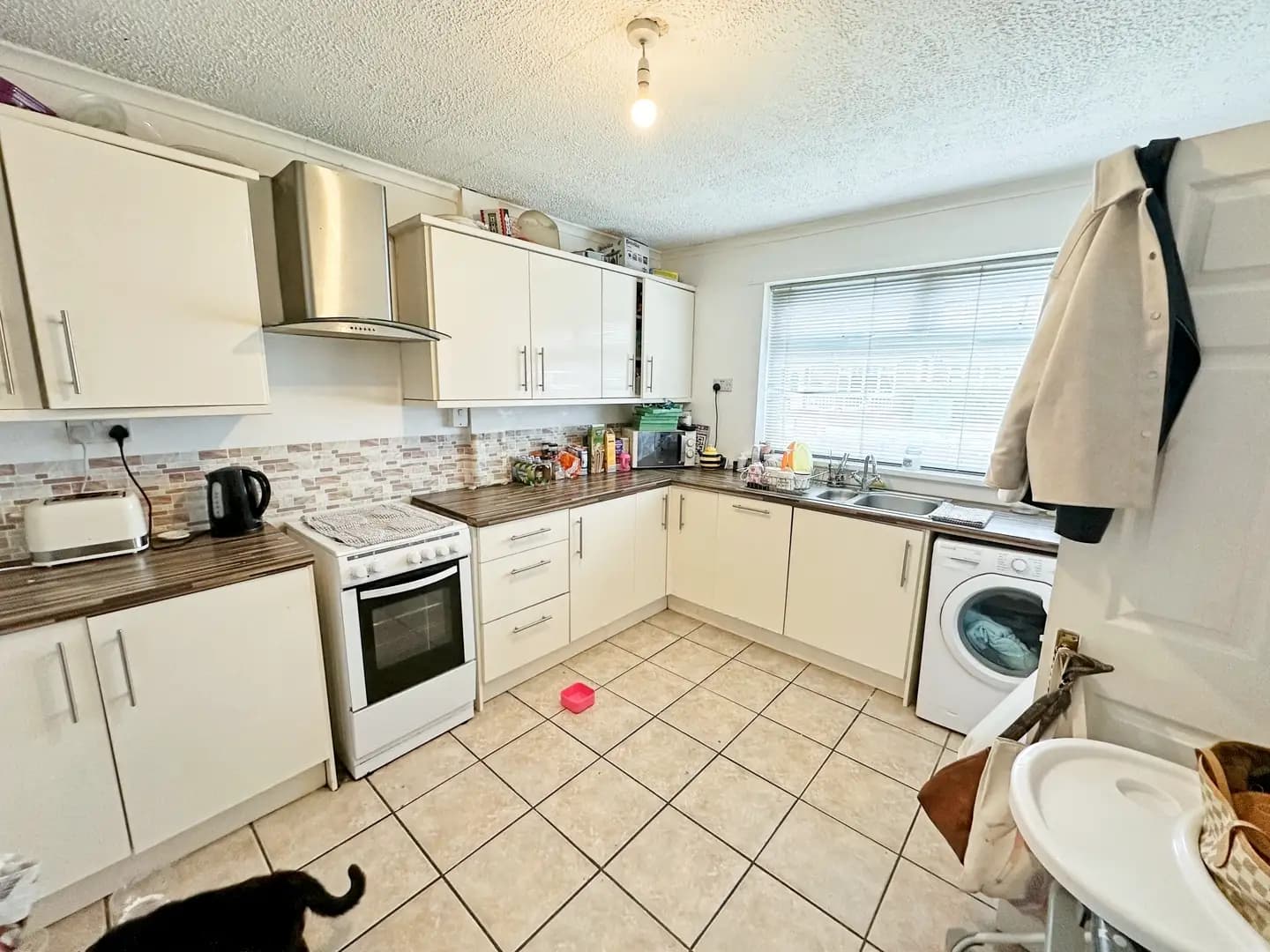 property photo 6 of 32