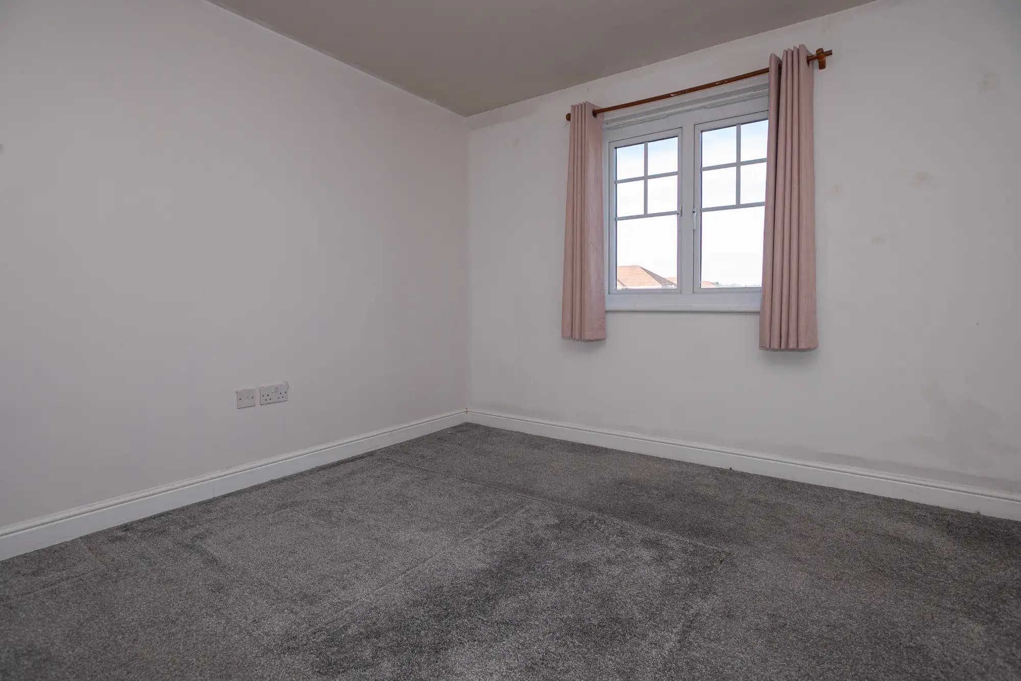 property photo 9 of 15