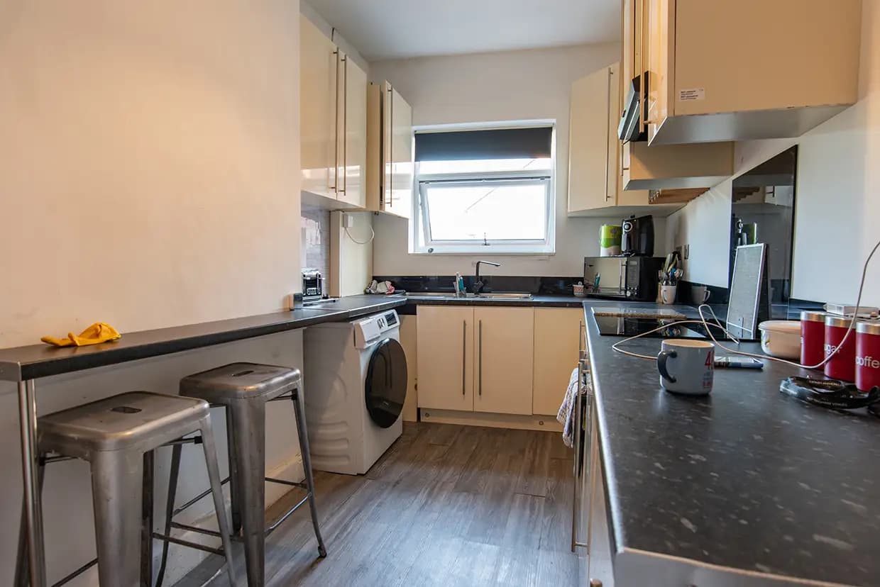 property photo 5 of 31