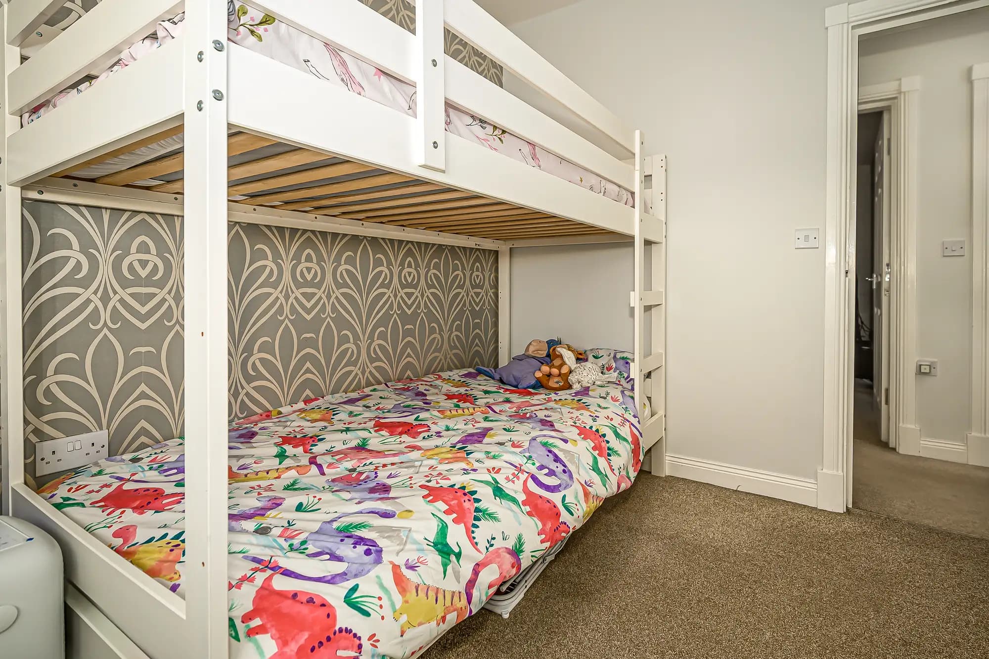 property photo 12 of 18