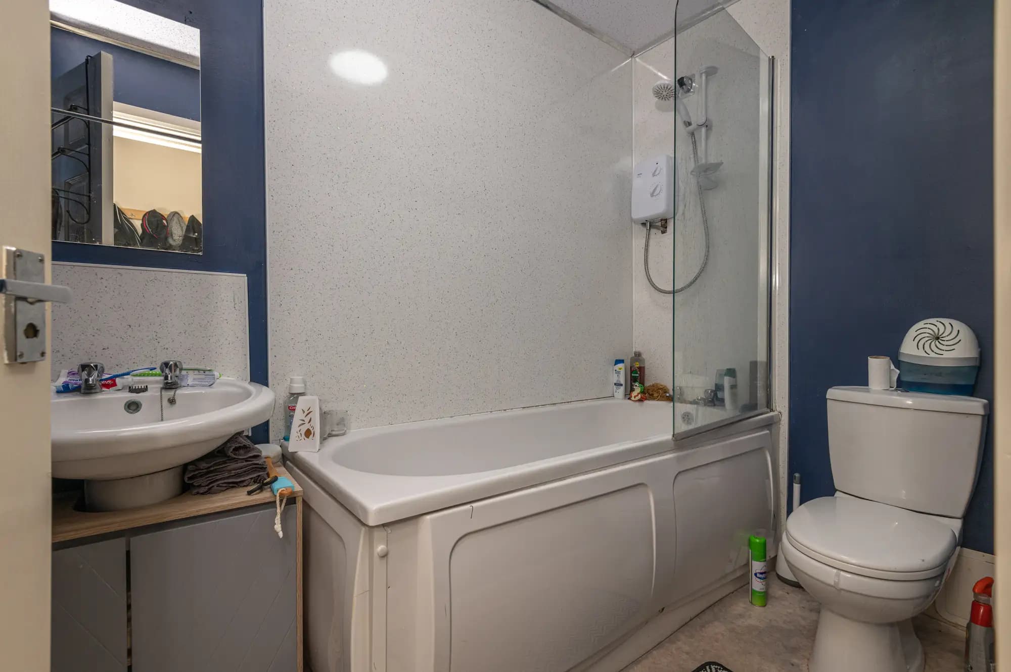 property photo 6 of 10
