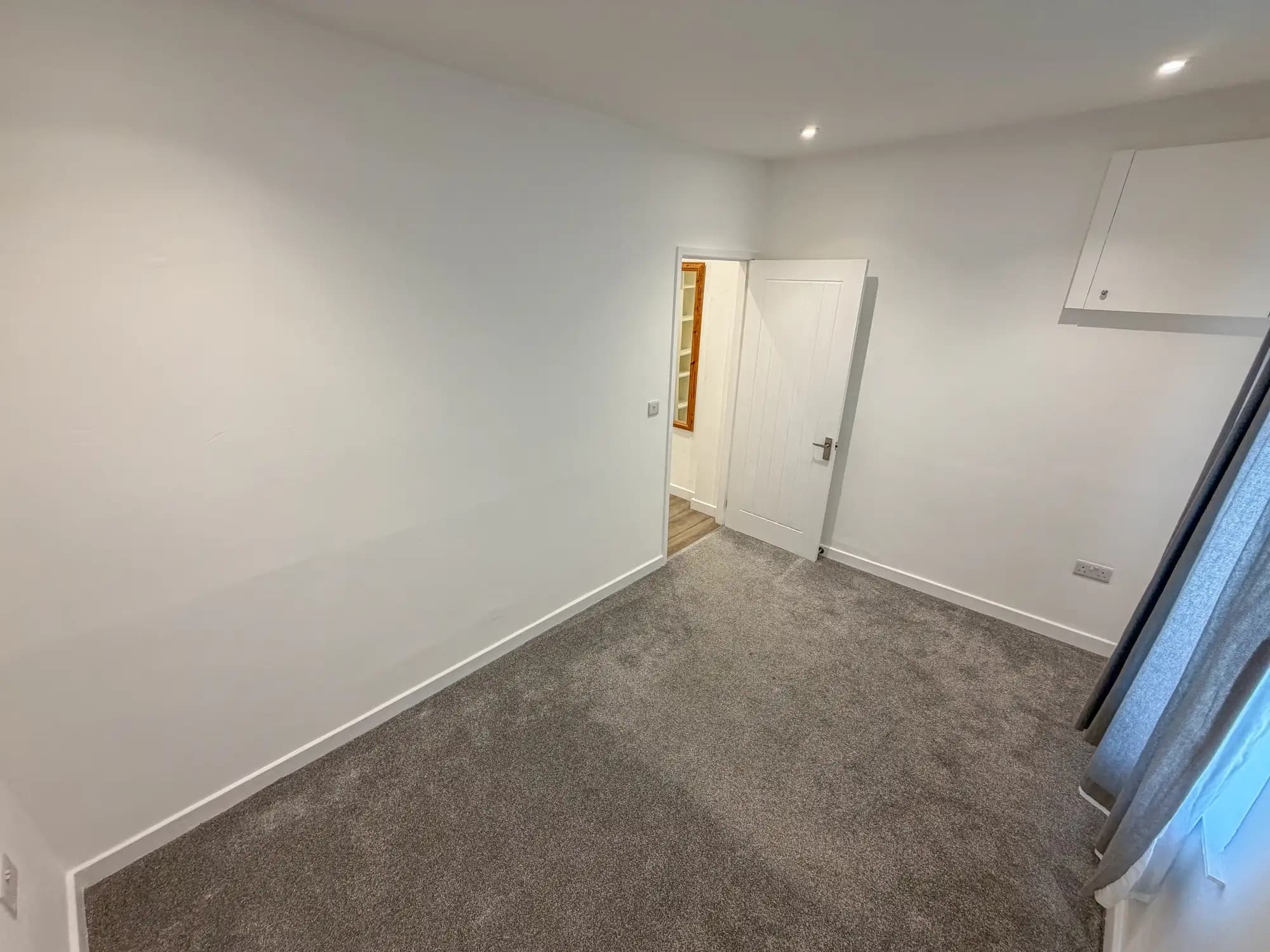 property photo 8 of 15