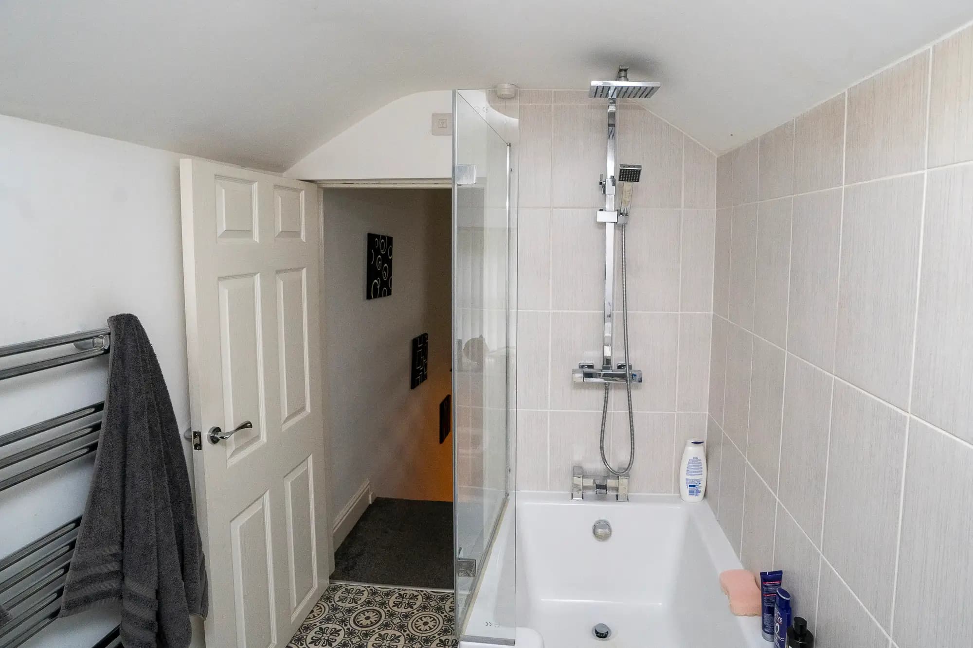 property photo 8 of 15
