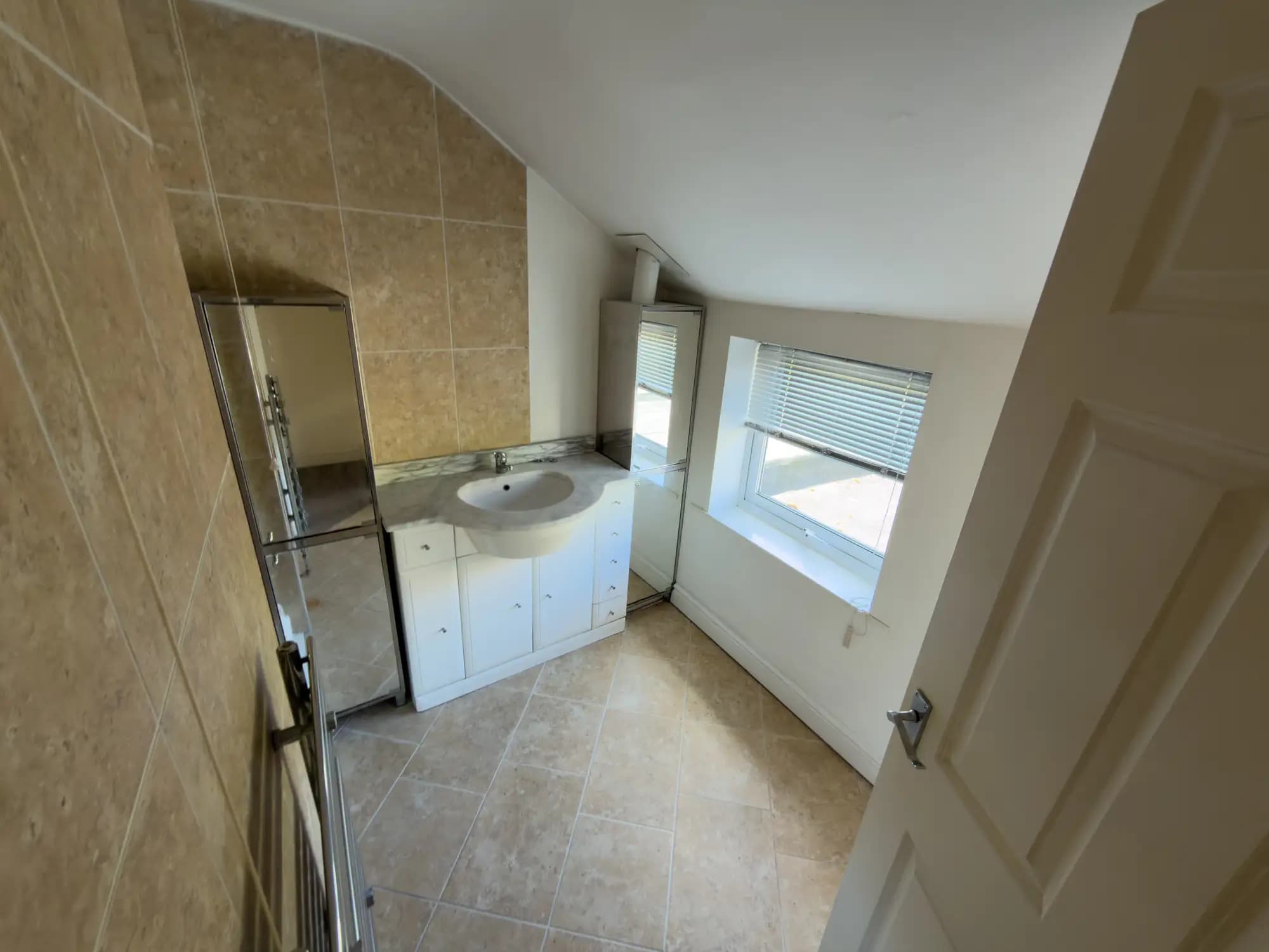 property photo 11 of 17
