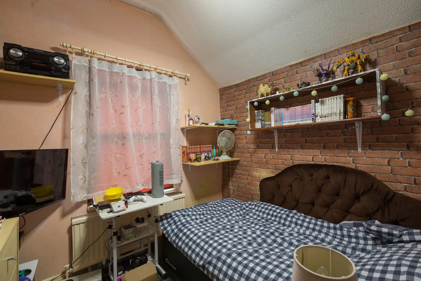 property photo 8 of 11