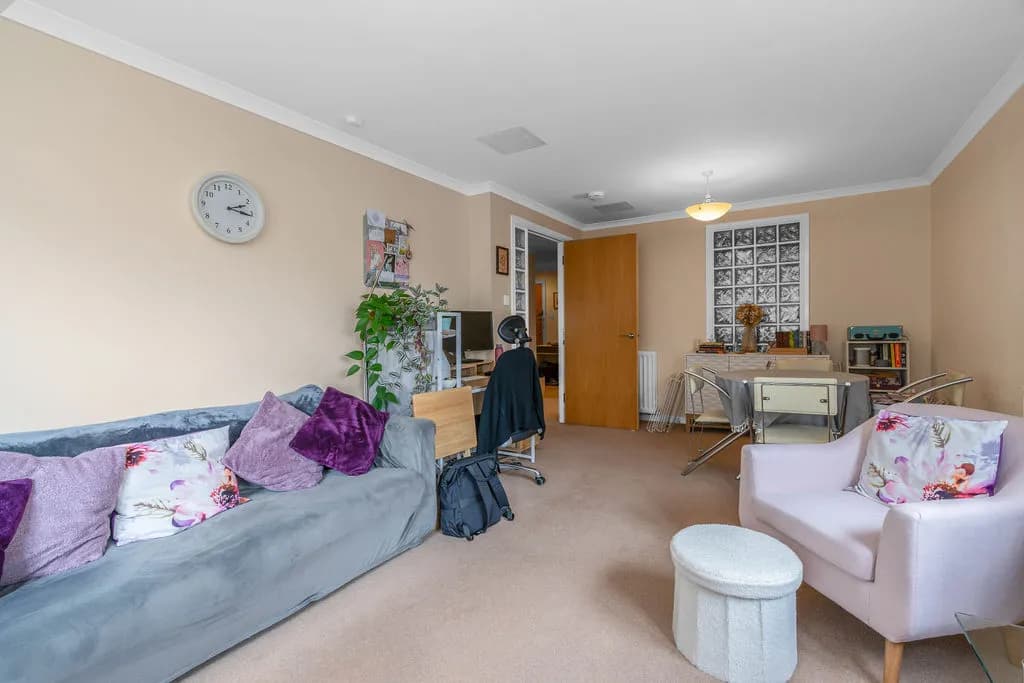 property photo 4 of 16