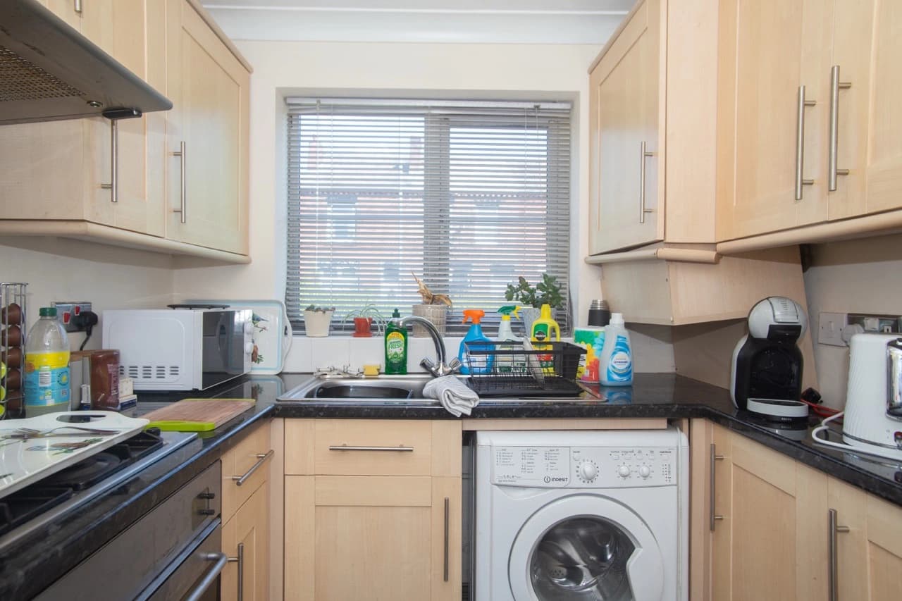 property photo 7 of 16
