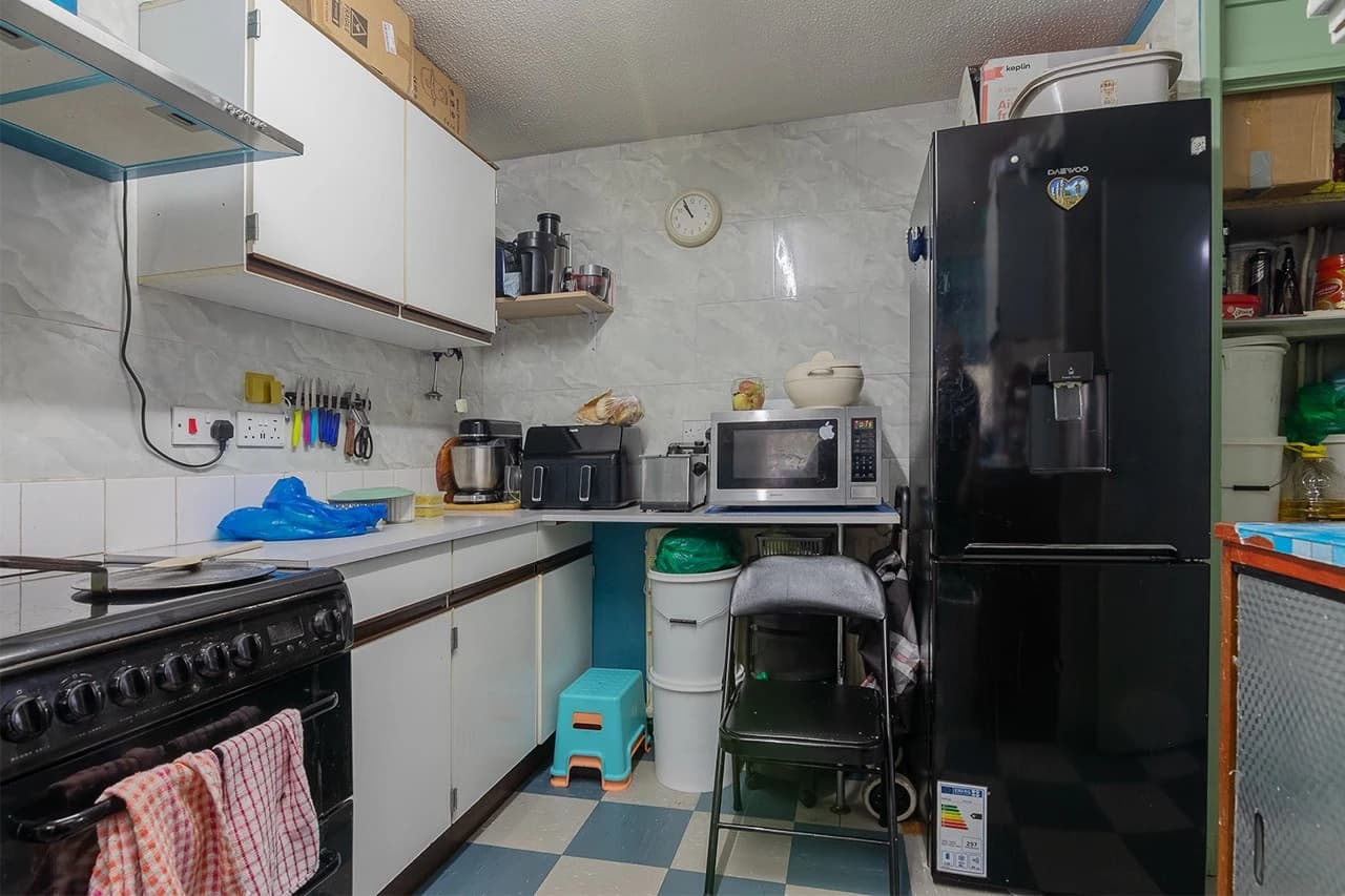 property photo 6 of 20
