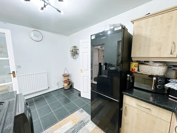 property photo 6 of 15