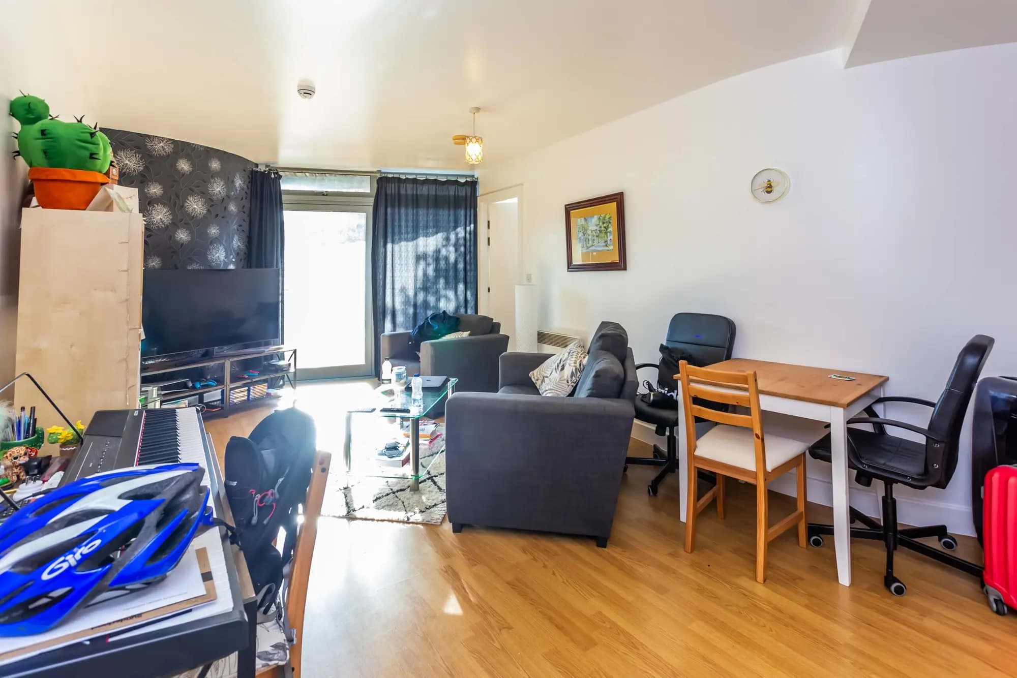 property photo 5 of 15