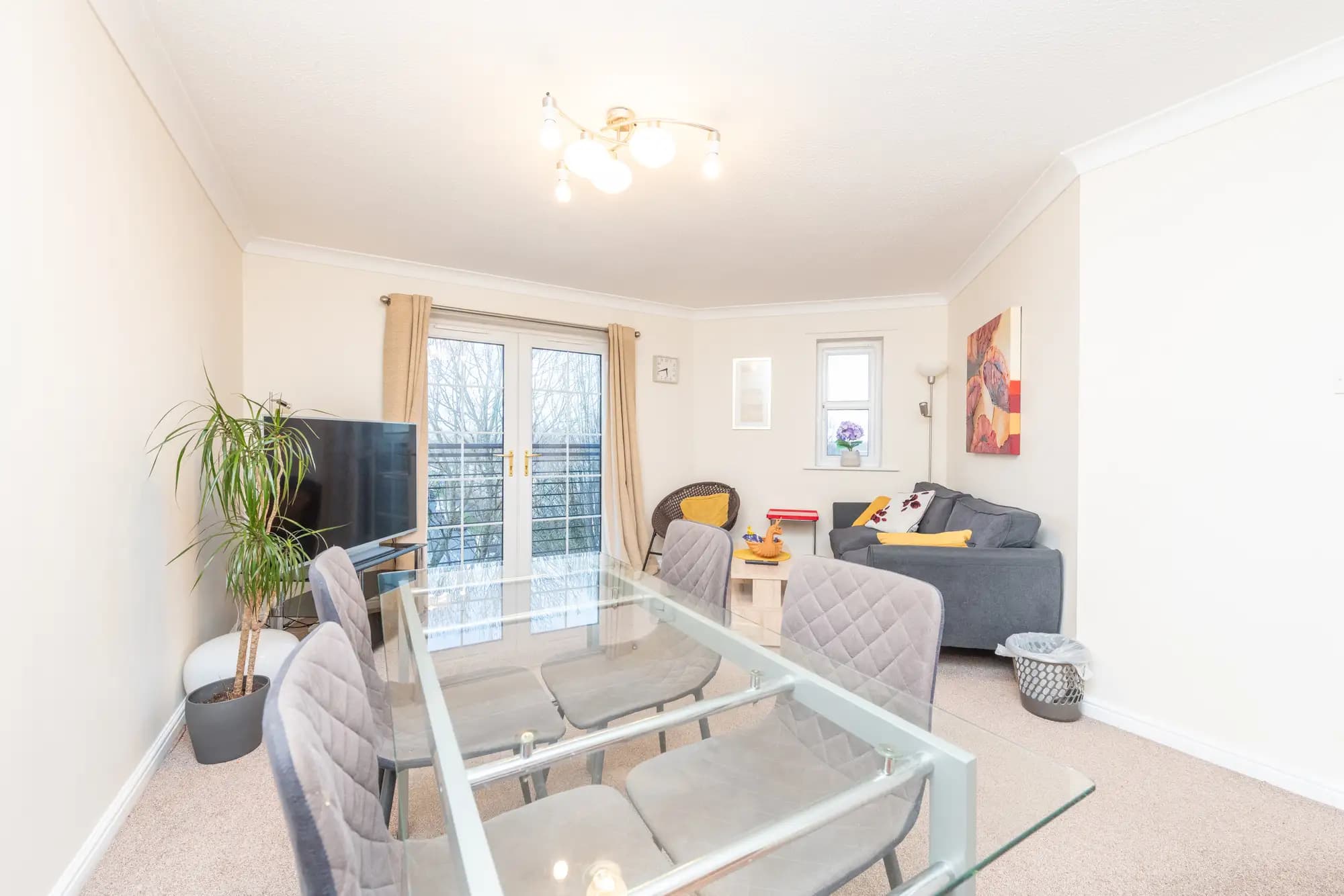 property photo 4 of 32