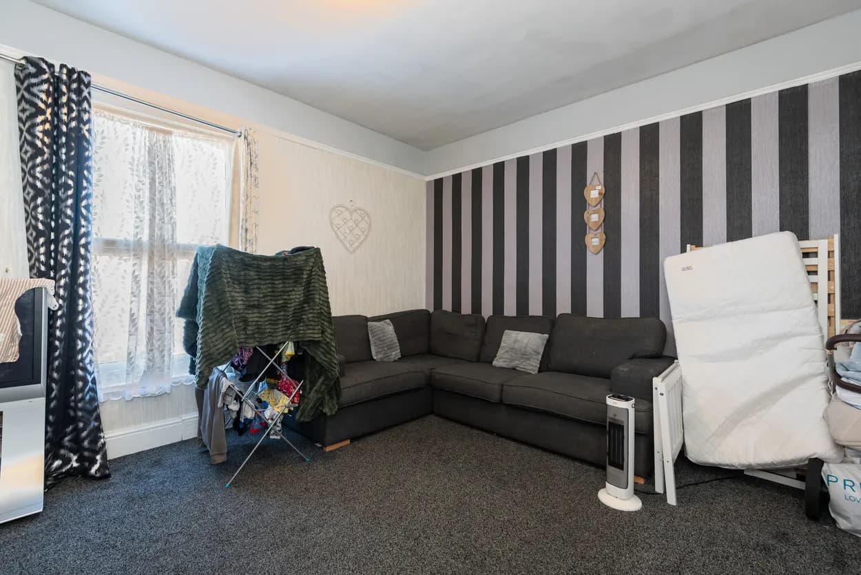 property photo 5 of 28