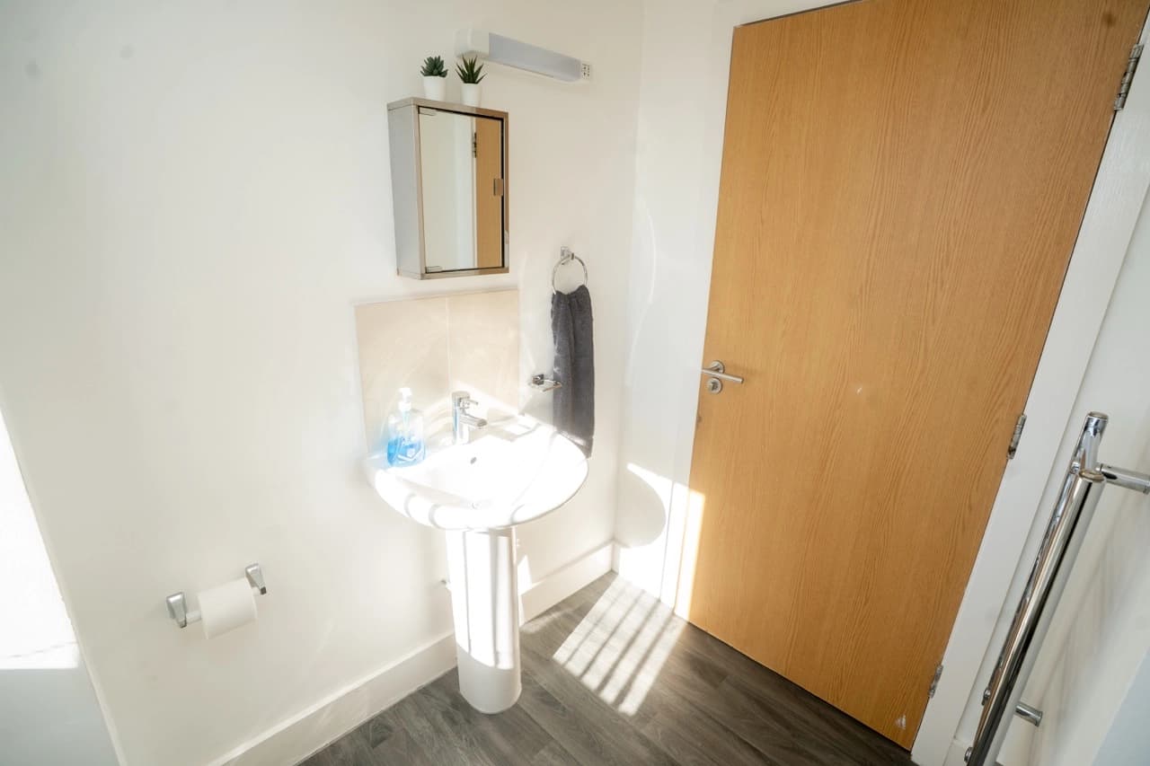 property photo 10 of 24