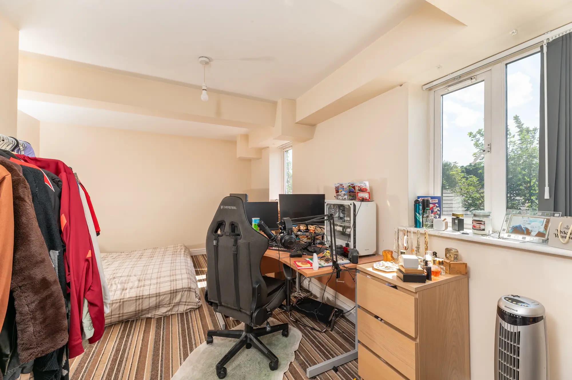 property photo 11 of 28